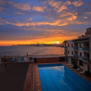 4* Szálloda Port
